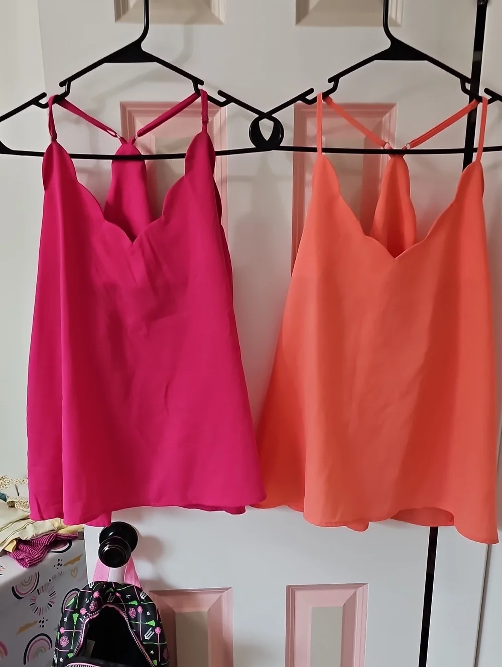 Pink LilyWomen’s Scallop V-Neck Cami Tank - Pink & Coral- Size M